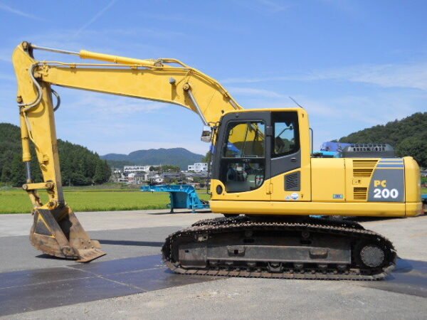 PC200-8N1
