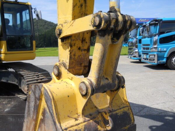 PC200-8N1