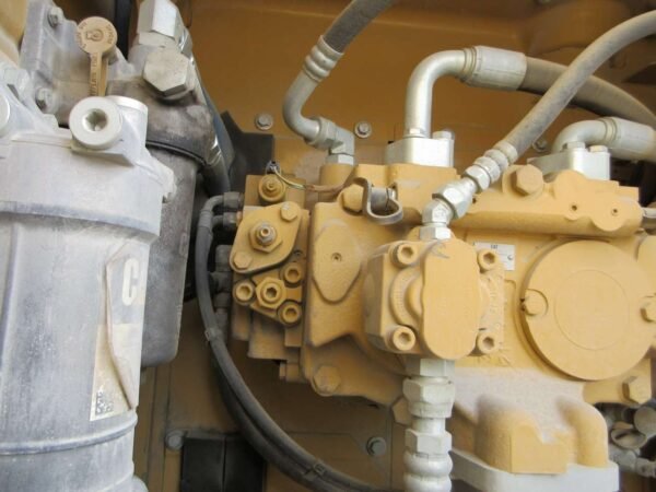 IMG_0469 CAT 320E