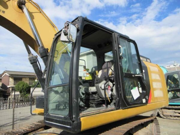 IMG_0476 CAT 320E