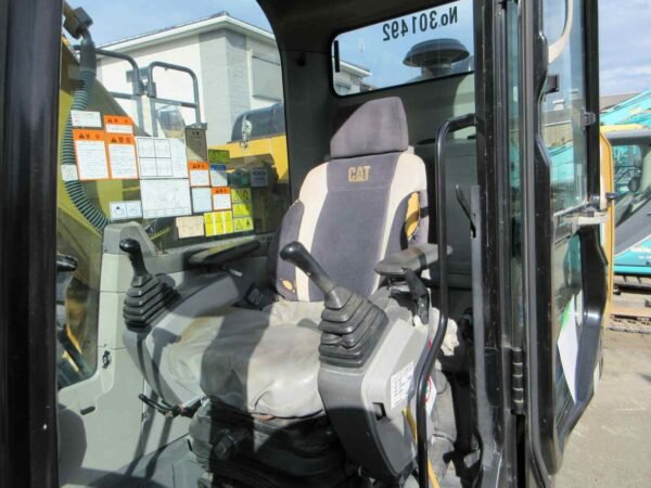 IMG_0477 CAT 320E